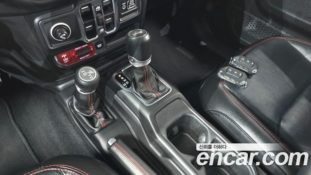 Jeep Wrangler 2020 — photo 12