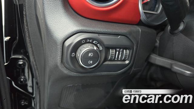 Jeep Wrangler 2020 — photo 22