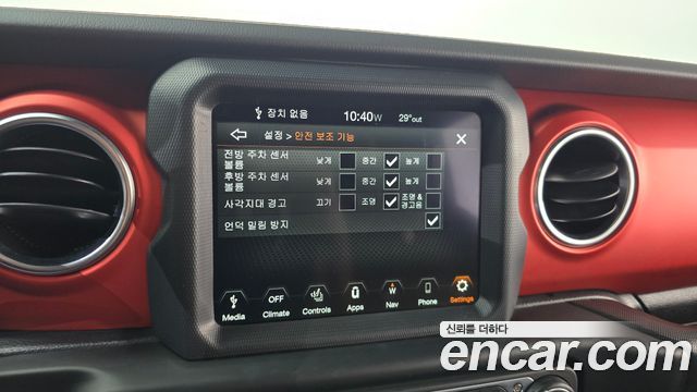 Jeep Wrangler 2020 — photo 23