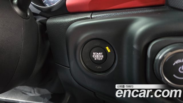 Jeep Wrangler 2020 — photo 25