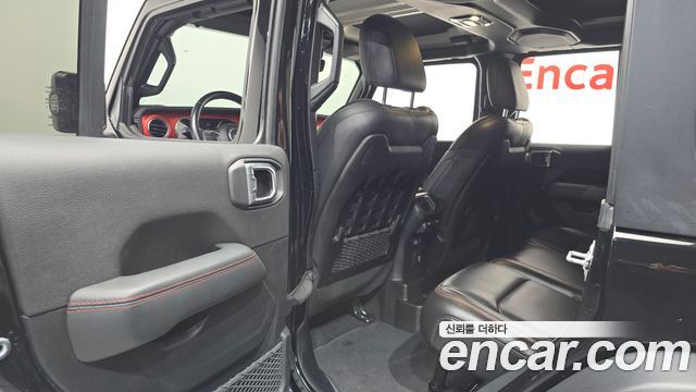 Jeep Wrangler 2020 — photo 28