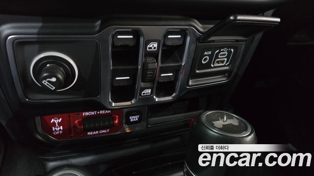 Jeep Wrangler 2020 — photo 29