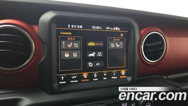 Jeep Wrangler 2020 — photo 31