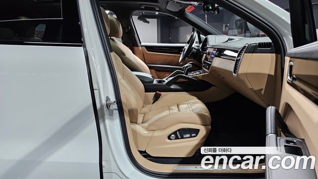 Porsche Cayenne 2021 — photo 18