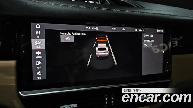 Porsche Cayenne 2021 — photo 24