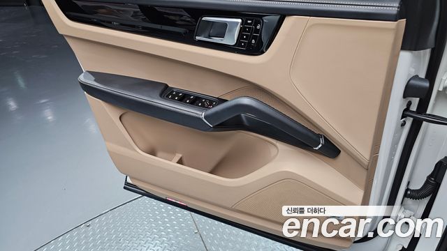 Porsche Cayenne 2021 — photo 14