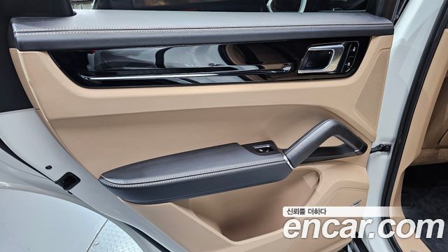 Porsche Cayenne 2021 — photo 15