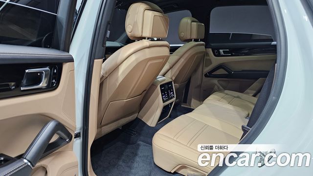 Porsche Cayenne 2021 — photo 16