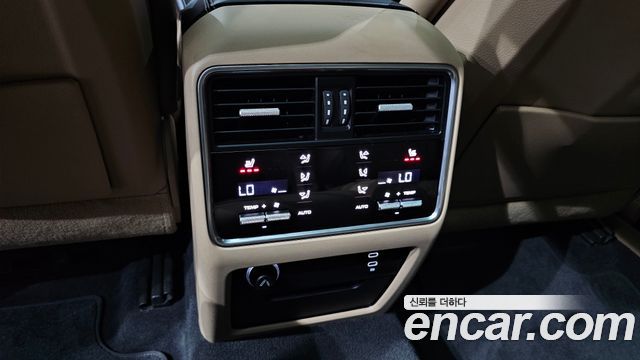 Porsche Cayenne 2021 — photo 28