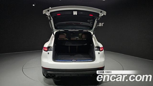 Porsche Cayenne 2021 — photo 31