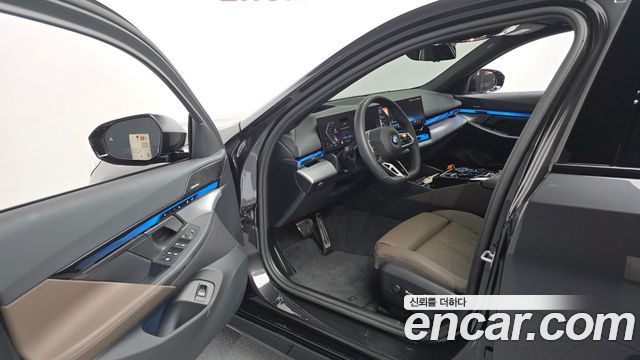 BMW 5-Series 2025 — photo 13