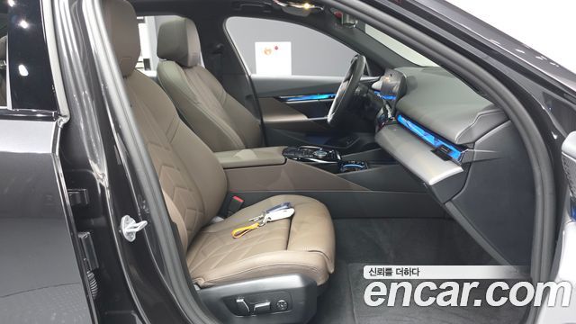 BMW 5-Series 2025 — photo 17