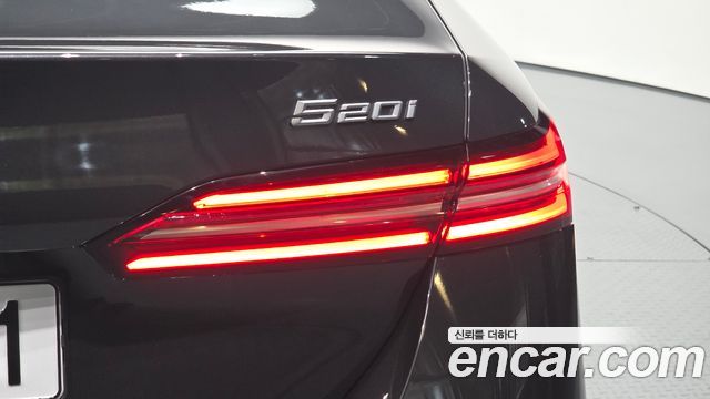 BMW 5-Series 2025 — photo 9