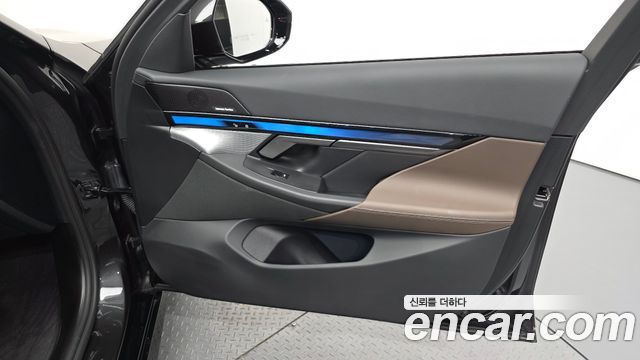BMW 5-Series 2025 — photo 14