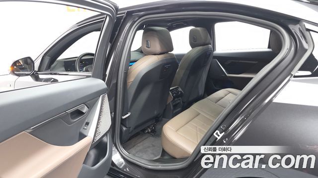 BMW 5-Series 2025 — photo 16