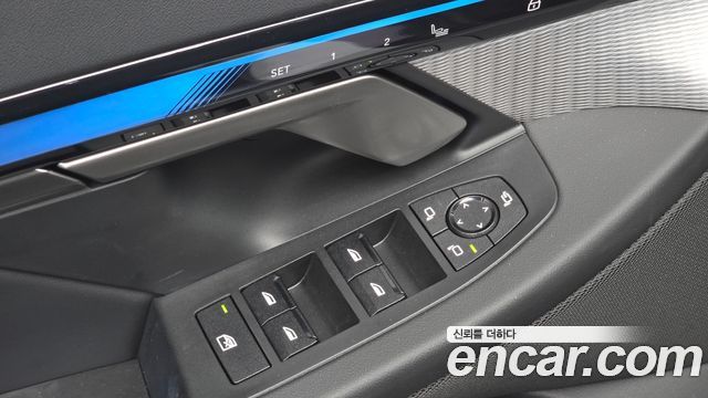 BMW 5-Series 2025 — photo 28