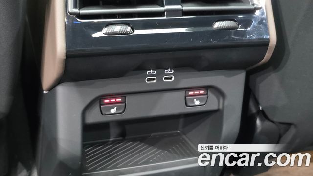 BMW 5-Series 2025 — photo 30