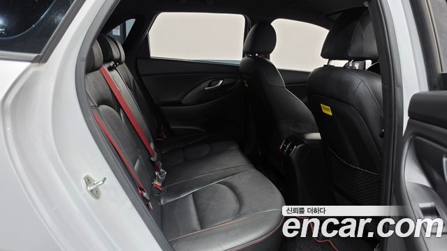 Hyundai i30 2017 — photo 17