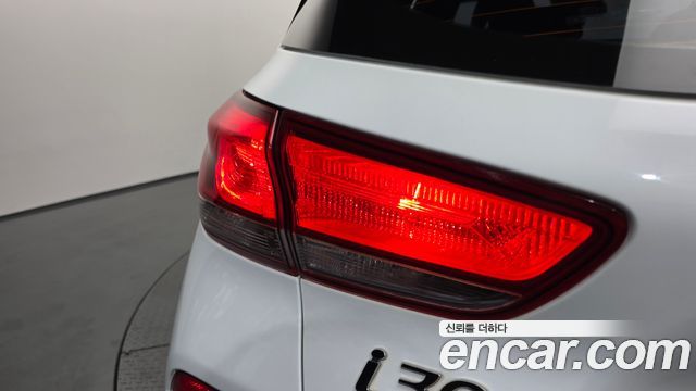 Hyundai i30 2017 — photo 9