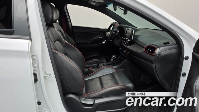 Hyundai i30 2017 — photo 16