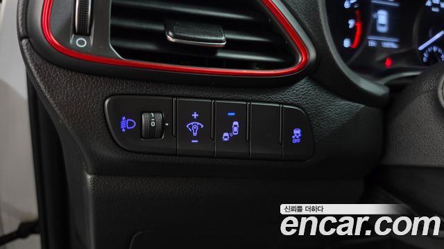 Hyundai i30 2017 — photo 29