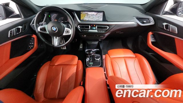 BMW 1-Series 2022 — photo 10