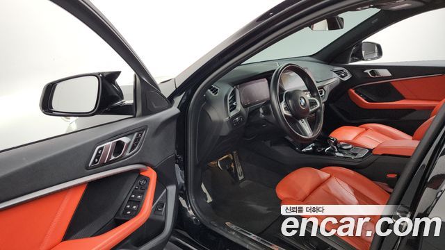 BMW 1-Series 2022 — photo 13