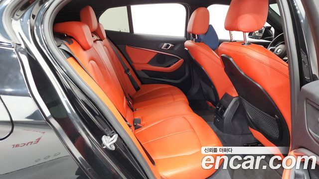 BMW 1-Series 2022 — photo 17