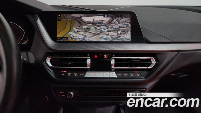 BMW 1-Series 2022 — photo 18