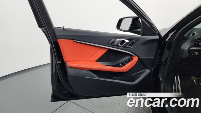 BMW 1-Series 2022 — photo 14