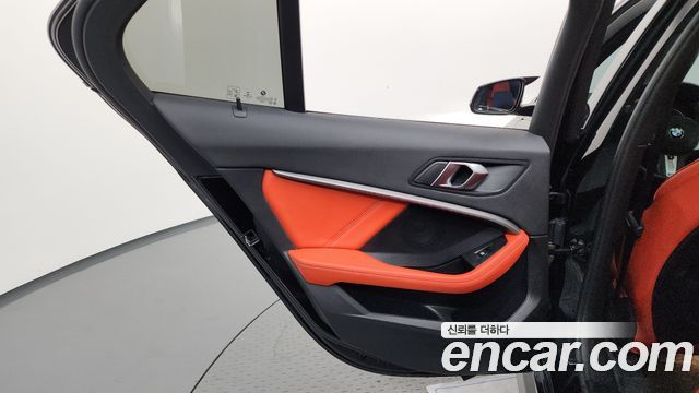 BMW 1-Series 2022 — photo 15