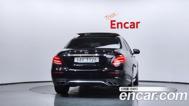 Mercedes-Benz E-Class 2018 — photo 4