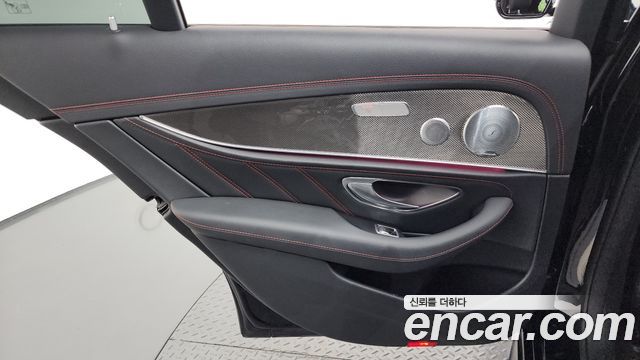 Mercedes-Benz E-Class 2018 — photo 15