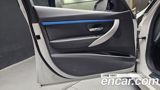 BMW 3-Series 2017 — photo 14