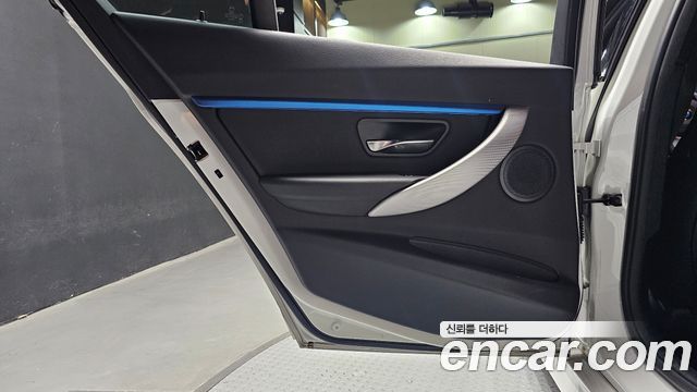 BMW 3-Series 2017 — photo 15