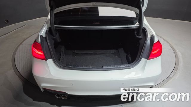 BMW 3-Series 2017 — photo 30