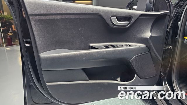 Kia Stonic 2018 — photo 14