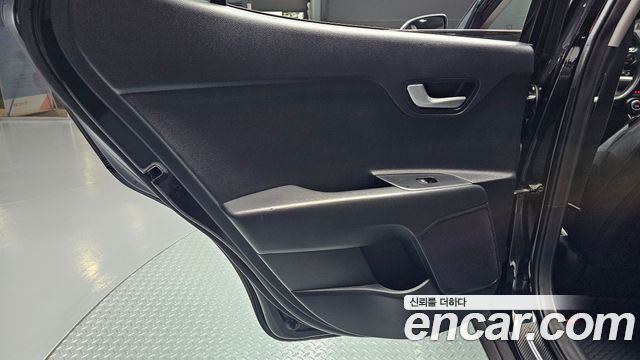 Kia Stonic 2018 — photo 15
