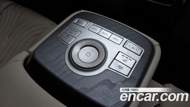 Genesis G80 2022 — photo 25