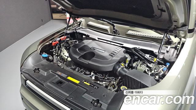 Land Rover Defender 2022 — photo 6
