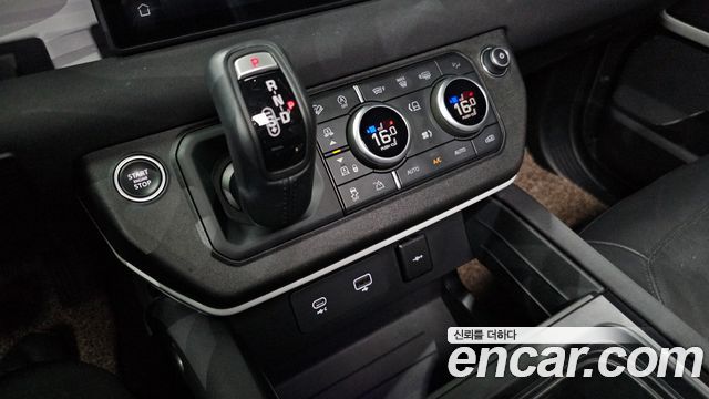 Land Rover Defender 2022 — photo 12