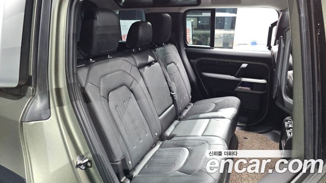 Land Rover Defender 2022 — photo 17