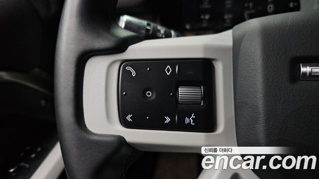 Land Rover Defender 2022 — photo 26