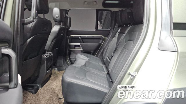 Land Rover Defender 2022 — photo 16