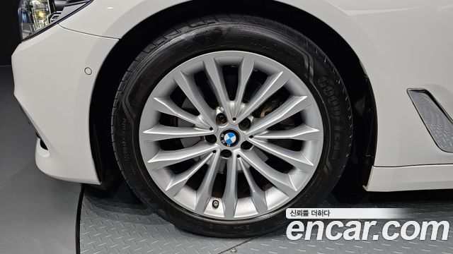 BMW 5-Series 2018 — photo 5