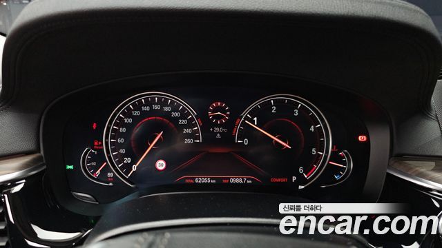 BMW 5-Series 2018 — photo 11