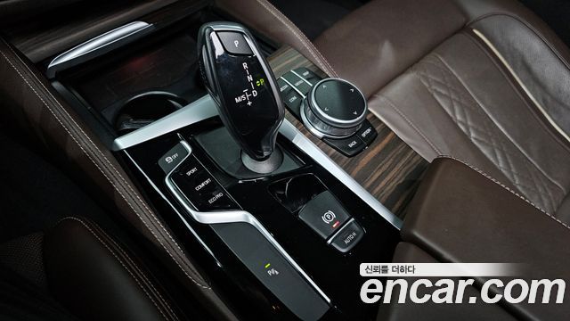 BMW 5-Series 2018 — photo 12