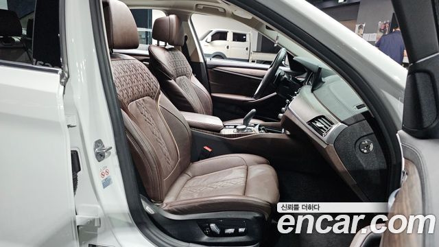 BMW 5-Series 2018 — photo 18