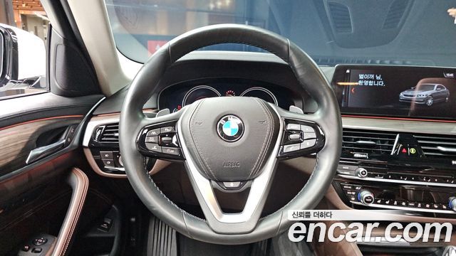 BMW 5-Series 2018 — photo 19