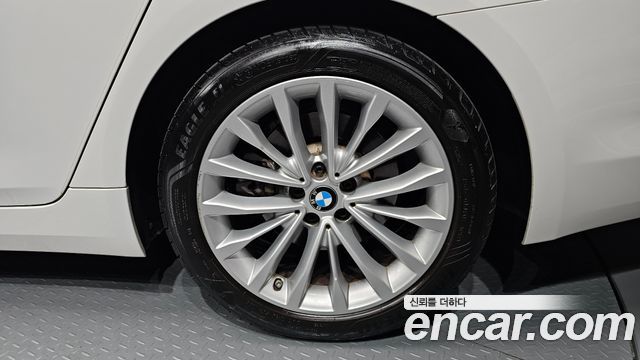 BMW 5-Series 2018 — photo 7